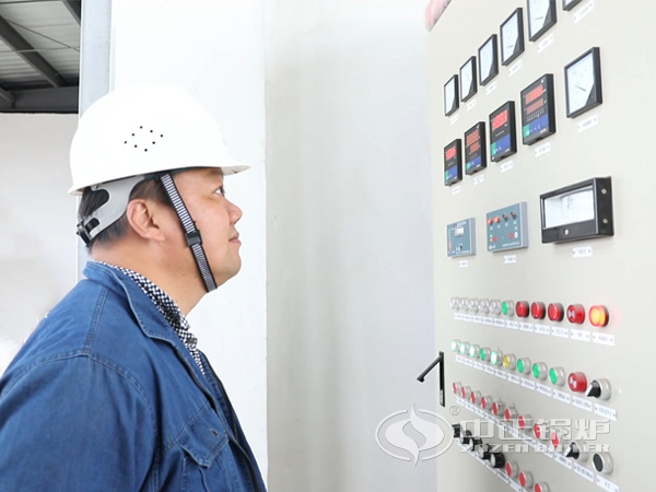 ZOZEN service engineer inspected the control cabinet